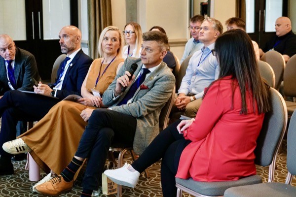 38ABCC13 E076 498D 8B78 4EBCB0F925DD_1_105_c