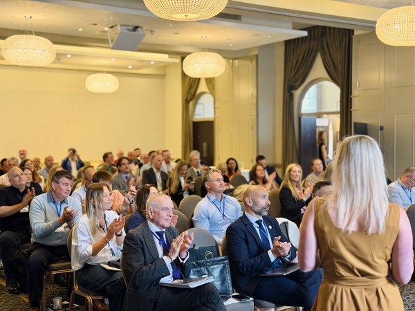 76E493DB 952A 45B4 8558 3A0B859F9890_1_105_c